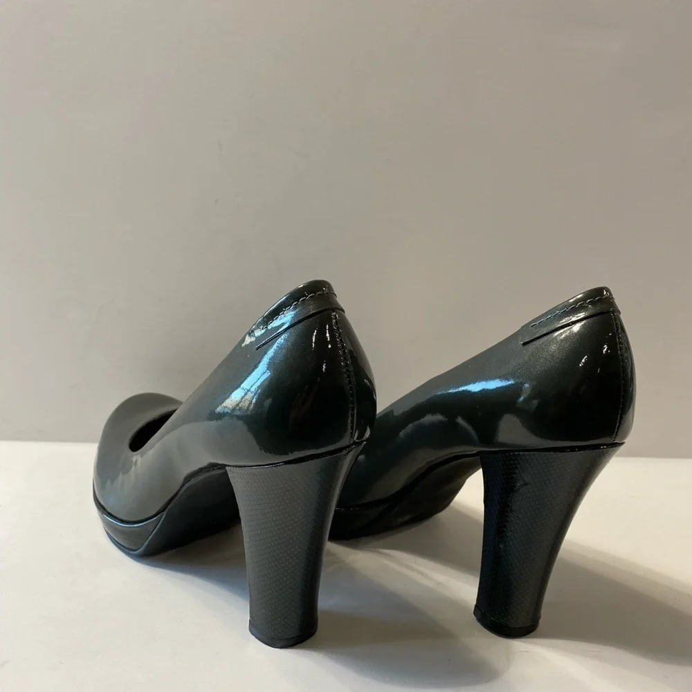 Gianni Bini Olive Green Glossy Patent Leather Slip On Pumps Size 8